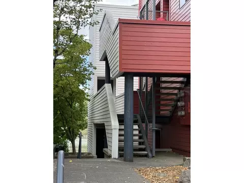 910 NW Naito Pkwy #I-4, Portland, OR 97209