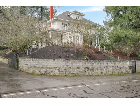 2611 S Troutdale Rd, Troutdale, OR 97060