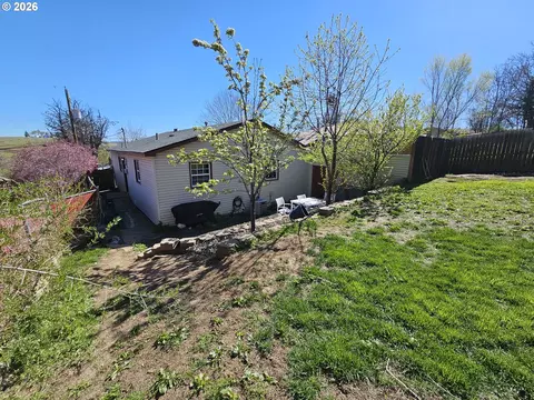 Exterior - 711 SE 8th St, Pendleton, OR 97801 photo 11 of 11