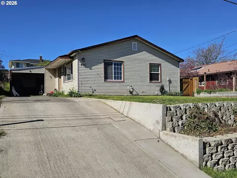 Exterior - 711 SE 8th St, Pendleton, OR 97801 photo 2 of 11