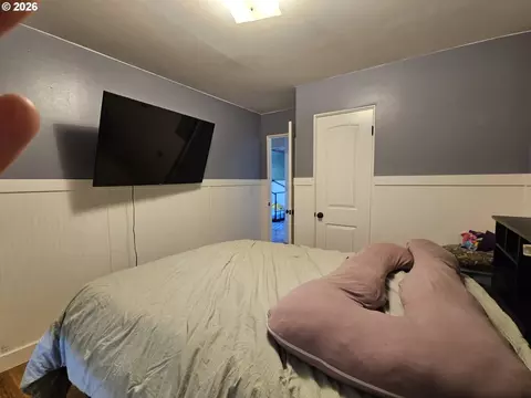 Bedroom - 711 SE 8th St, Pendleton, OR 97801 photo 1 of 6
