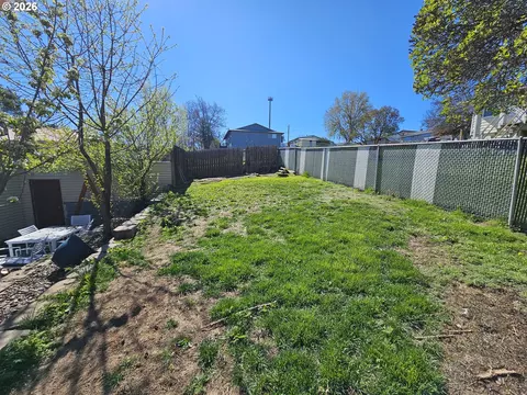 Exterior - 711 SE 8th St, Pendleton, OR 97801 photo 10 of 11