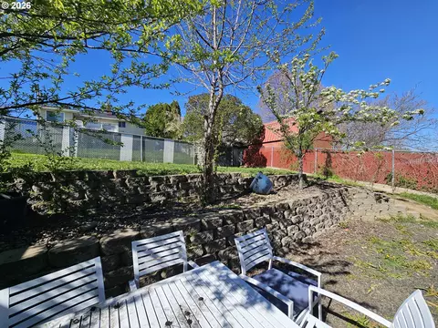 Exterior - 711 SE 8th St, Pendleton, OR 97801 photo 9 of 11