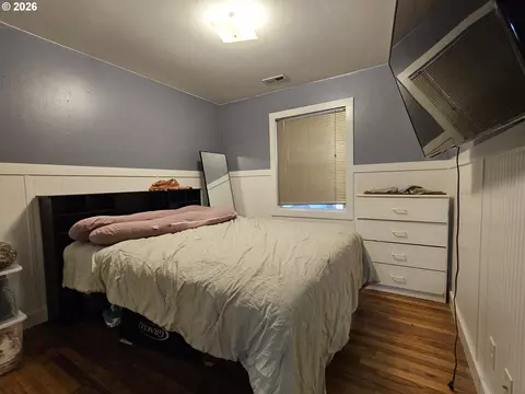 Bedroom - 711 SE 8th St, Pendleton, OR 97801 photo 2 of 6