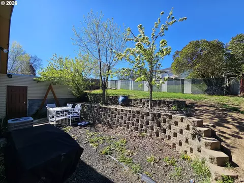 Exterior - 711 SE 8th St, Pendleton, OR 97801 photo 8 of 11