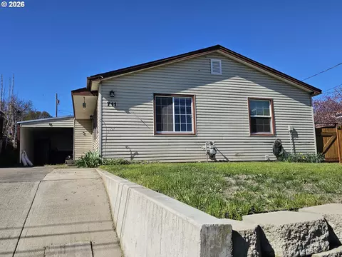 Exterior - 711 SE 8th St, Pendleton, OR 97801 photo 4 of 11