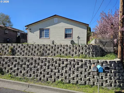 Exterior - 711 SE 8th St, Pendleton, OR 97801 photo 3 of 11