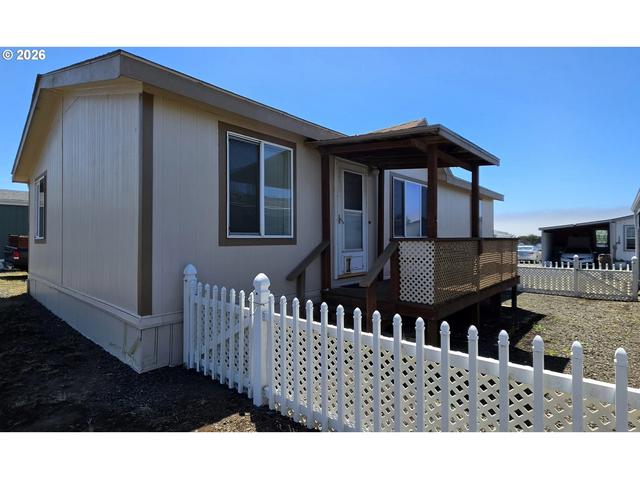 94120 Strahan St #24, Gold Beach, OR 97444