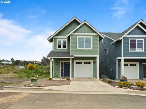413 NW 5th St, Newport, OR 97365