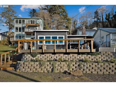 42995 Pacific Dr, Cloverdale, OR 97112