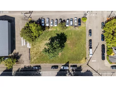 Holly St, Junction City, OR 97448
