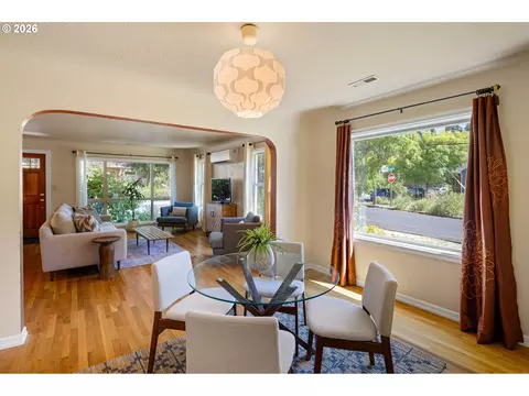 Dining - 2490 Emerald St, Eugene, OR 97403 photo 5 of 5