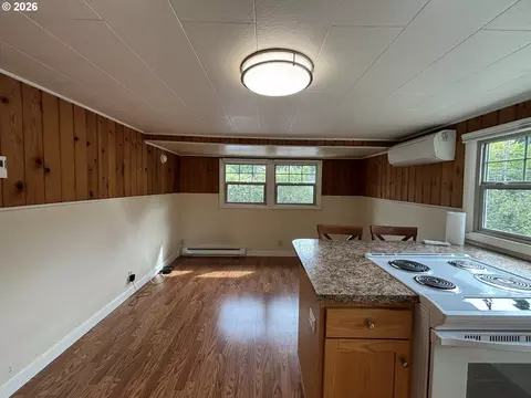 Living - 2490 Emerald St, Eugene, OR 97403 photo 4 of 4