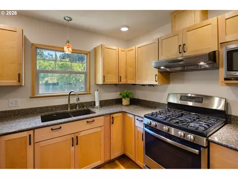 Kitchen - 2490 Emerald St, Eugene, OR 97403 photo 4 of 6