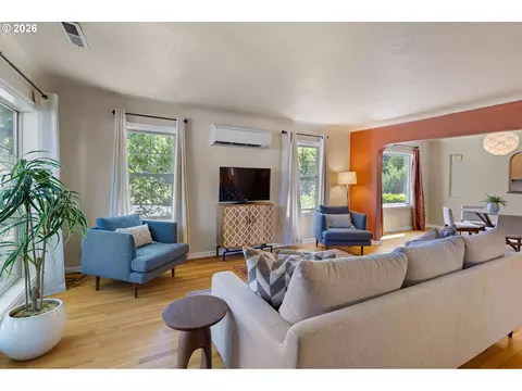 Living - 2490 Emerald St, Eugene, OR 97403 photo 1 of 4