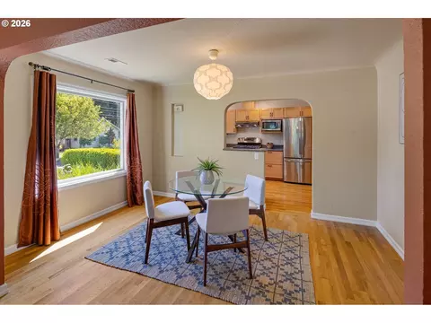 Dining - 2490 Emerald St, Eugene, OR 97403 photo 3 of 5