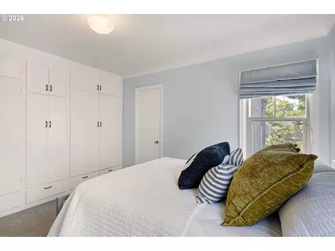 Bedroom - 2490 Emerald St, Eugene, OR 97403 photo 2 of 4