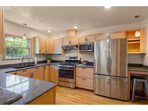 Kitchen - 2490 Emerald St, Eugene, OR 97403 photo 2 of 6