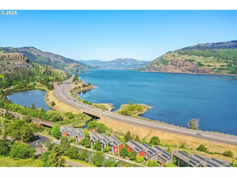 11 Mosier Creek Pl, Mosier, OR 97040