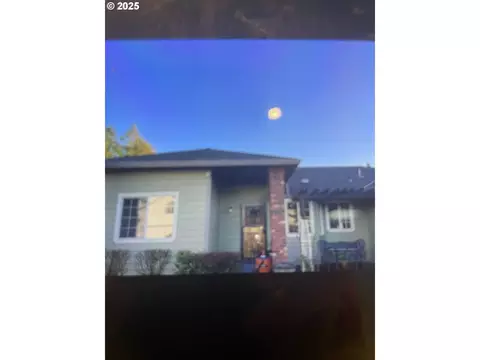 11762 SE Market Dr, Clackamas, OR 97015