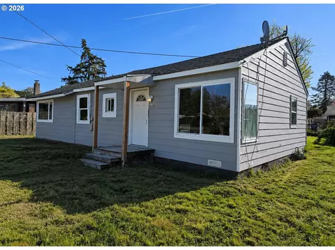 932 SW Swift Ave, Mill City, OR 97360