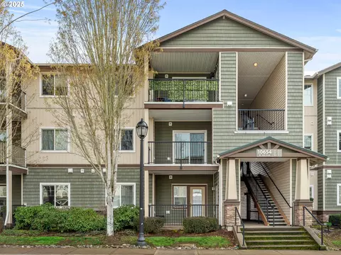 10654 NE Holly St #204, Hillsboro, OR 97006