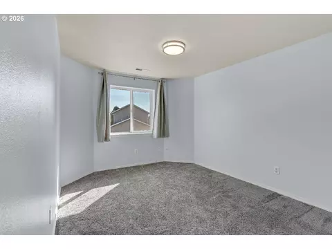 Bedroom - 4326 NW 12th Loop, Camas, WA 98607 photo 2 of 3