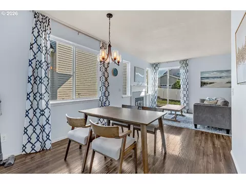 Dining - 4326 NW 12th Loop, Camas, WA 98607 photo 1 of 2