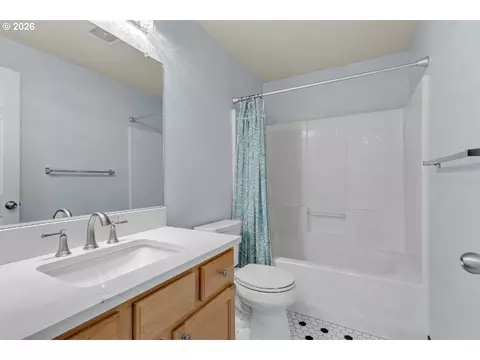 Bath - 4326 NW 12th Loop, Camas, WA 98607 photo 2 of 3
