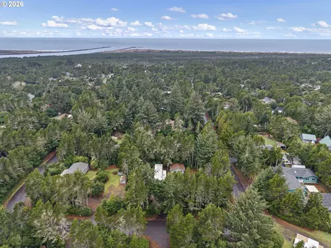 4826 Rhododendron Loop, Florence, OR 97439 photo 37
