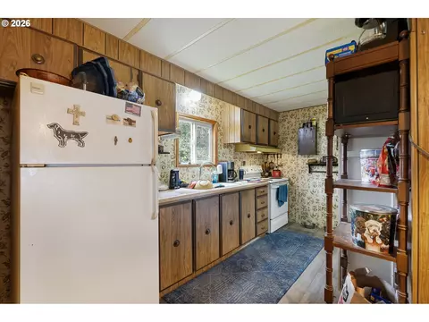 4826 Rhododendron Loop, Florence, OR 97439 photo 11
