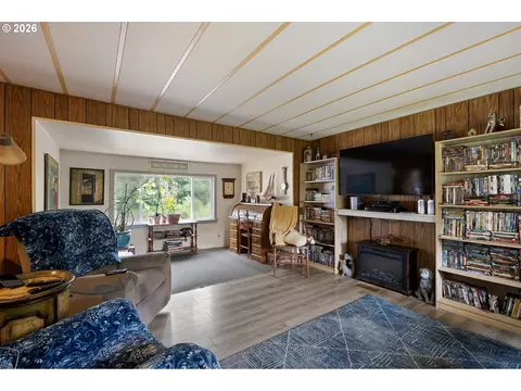 4826 Rhododendron Loop, Florence, OR 97439 photo 6
