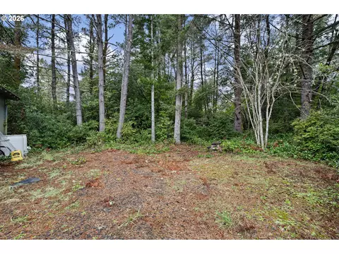 4826 Rhododendron Loop, Florence, OR 97439 photo 31