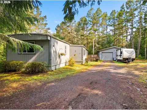 4826 Rhododendron Loop, Florence, OR 97439 photo 41
