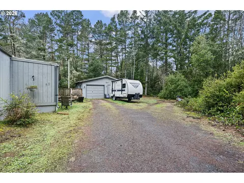 4826 Rhododendron Loop, Florence, OR 97439 photo 3