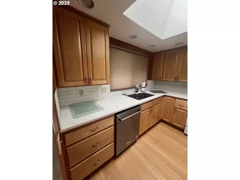 12060 SW Par 4 Dr, King City, OR 97224