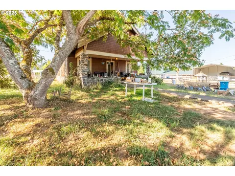 2248 Maple St, Myrtle Point, OR 97458