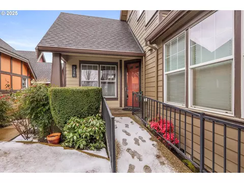 7096 NE Stonewater St, Hillsboro, OR 97124