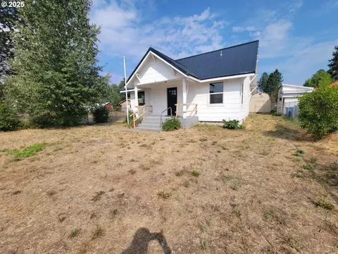 201 N 1st St, Glenwood, WA 98619