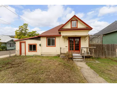 326 SE Cass Ave, Roseburg, OR 97470
