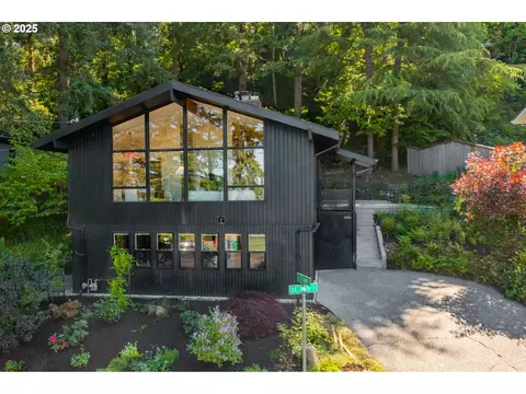 6950 SE Ash St, Portland, OR 97215