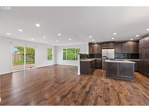 Living - 485 SE Centurion Ave, Gresham, OR 97030 photo 2 of 4