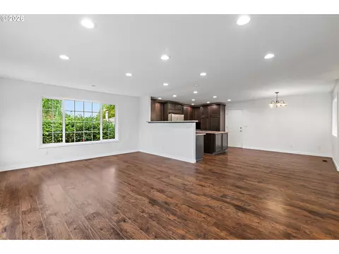 Living - 485 SE Centurion Ave, Gresham, OR 97030 photo 4 of 4