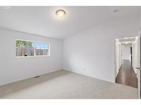 Bedroom - 485 SE Centurion Ave, Gresham, OR 97030 photo 2 of 7