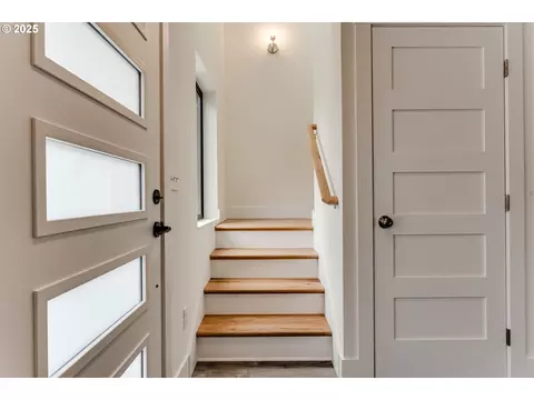 Entry Way - 9 Monroe #A, Eugene, OR 97402 photo 1 of 1