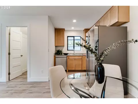 Dining - 9 Monroe #A, Eugene, OR 97402 photo 3 of 3