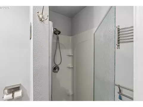 Bath - 3315 W 18th Ave, Eugene, OR 97402 photo 2 of 2