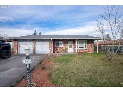 203 SE 13th St, Troutdale, OR 97060