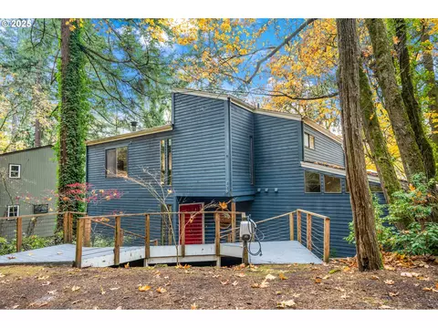 728 SW Cheltenham St, Portland, OR 97239