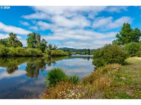 View/Area - 441 W D St, Springfield, OR 97477 photo 5 of 6